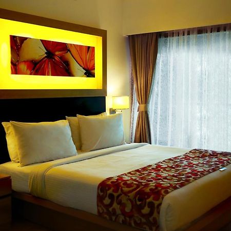 โพเอทรี สรวาร ปอร์ติโค โฮเต็ล Hotel เทกคาดี ภายนอก รูปภาพ