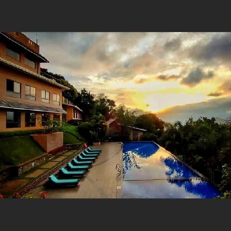 โพเอทรี สรวาร ปอร์ติโค โฮเต็ล Hotel เทกคาดี ภายนอก รูปภาพ