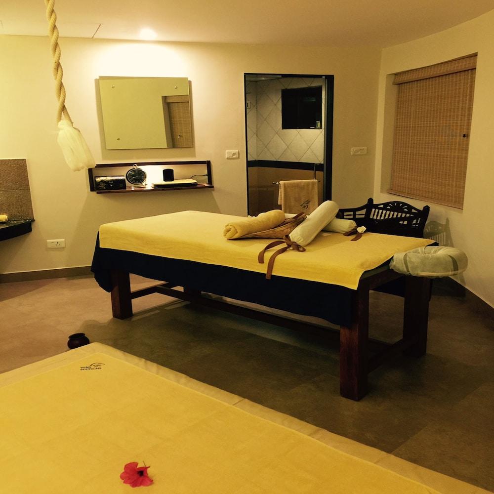 โพเอทรี สรวาร ปอร์ติโค โฮเต็ล Hotel เทกคาดี ภายนอก รูปภาพ