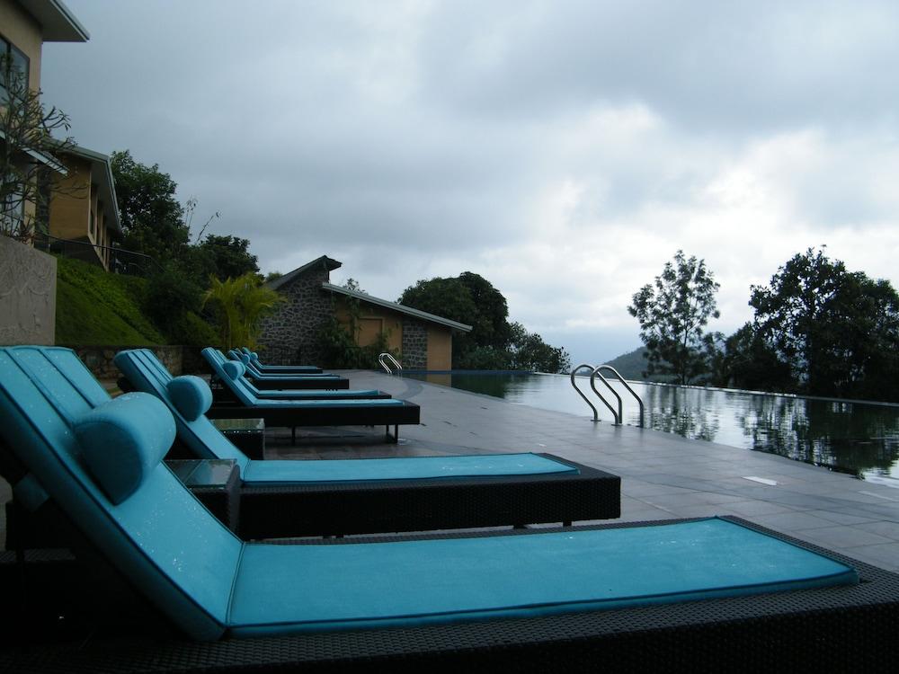 โพเอทรี สรวาร ปอร์ติโค โฮเต็ล Hotel เทกคาดี ภายนอก รูปภาพ
