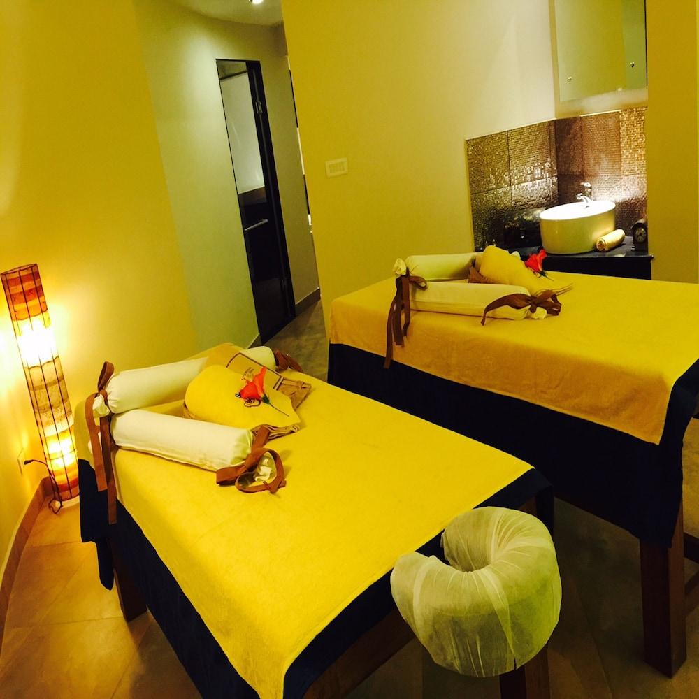 โพเอทรี สรวาร ปอร์ติโค โฮเต็ล Hotel เทกคาดี ภายนอก รูปภาพ