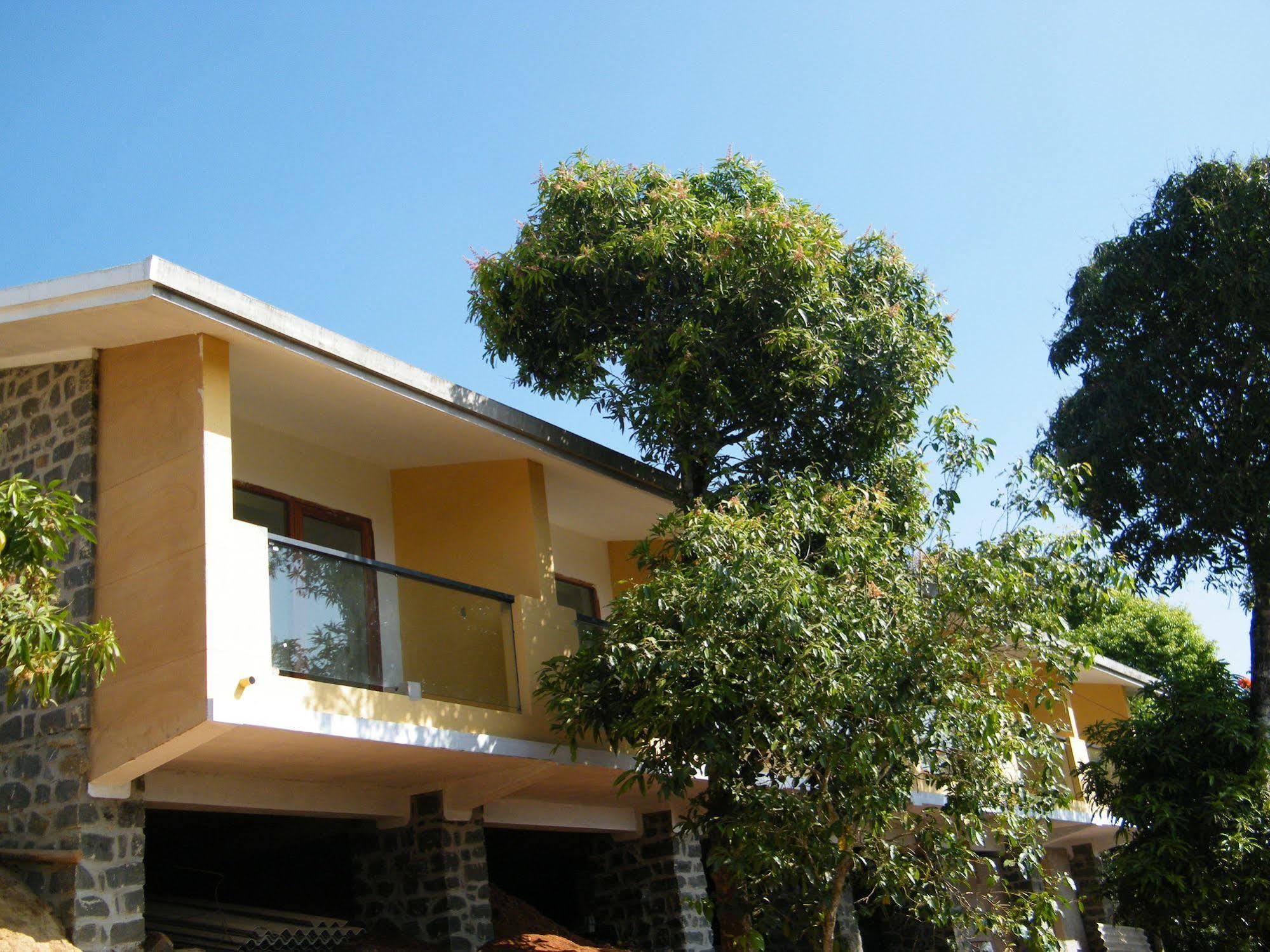 โพเอทรี สรวาร ปอร์ติโค โฮเต็ล Hotel เทกคาดี ภายนอก รูปภาพ