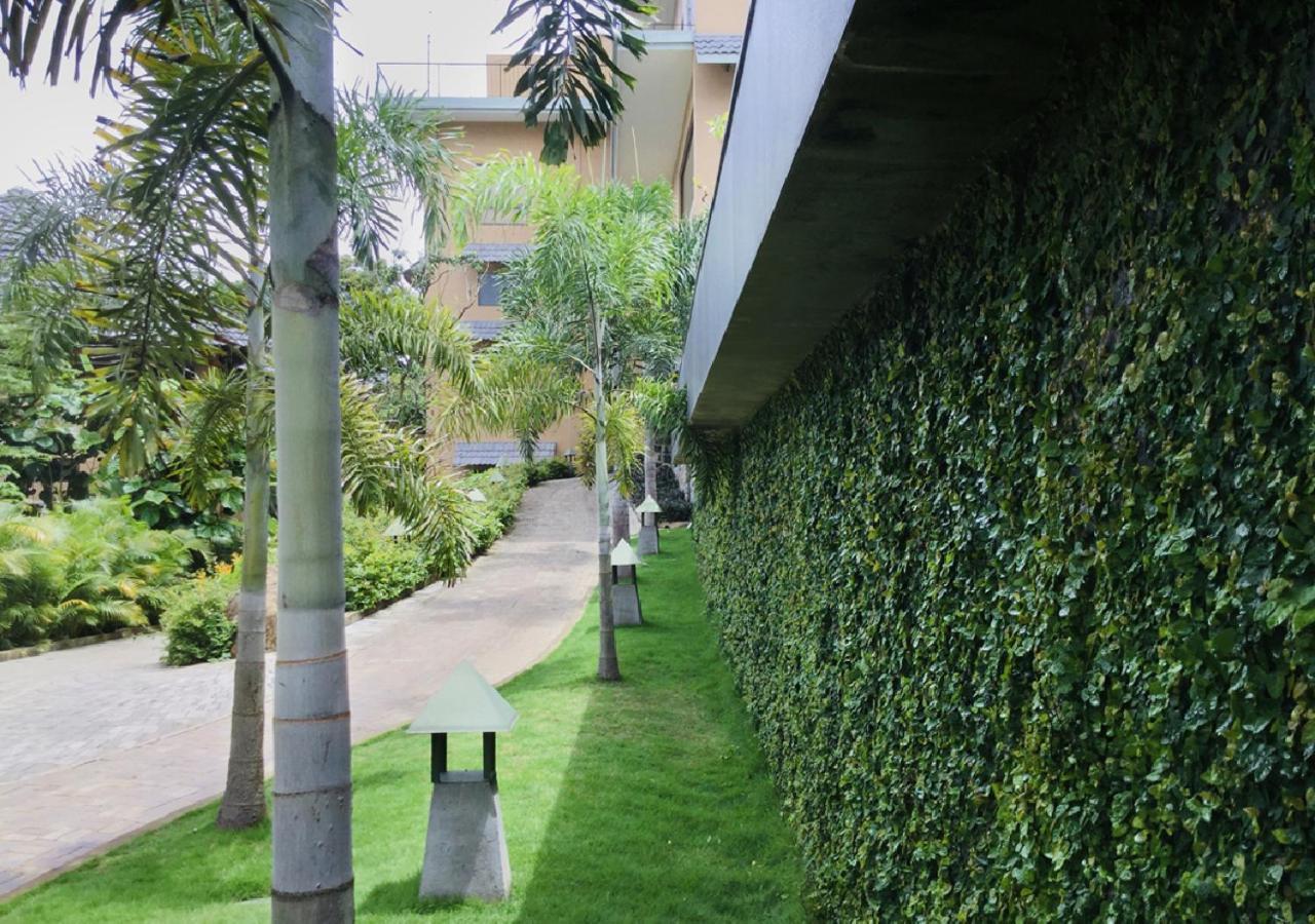 โพเอทรี สรวาร ปอร์ติโค โฮเต็ล Hotel เทกคาดี ภายนอก รูปภาพ